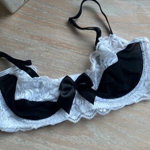 Black and White Bra o/s without tags like new